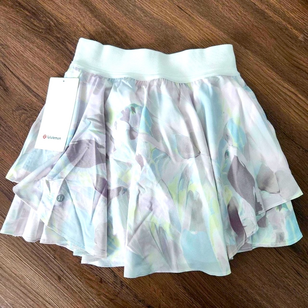 Lululemon skirt!! Brand new w tags